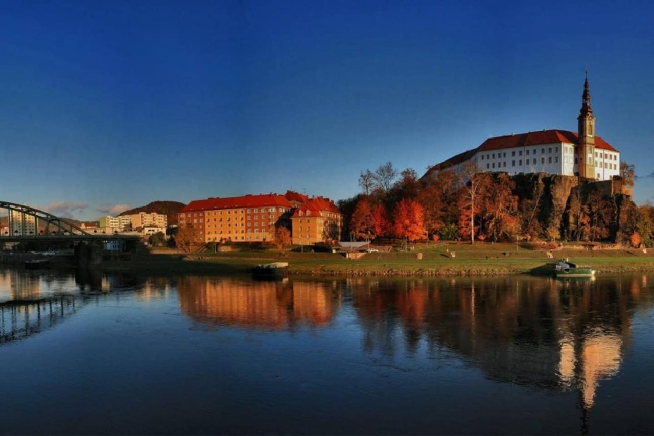 Krasny Byt V Centru Decina Buitenkant foto